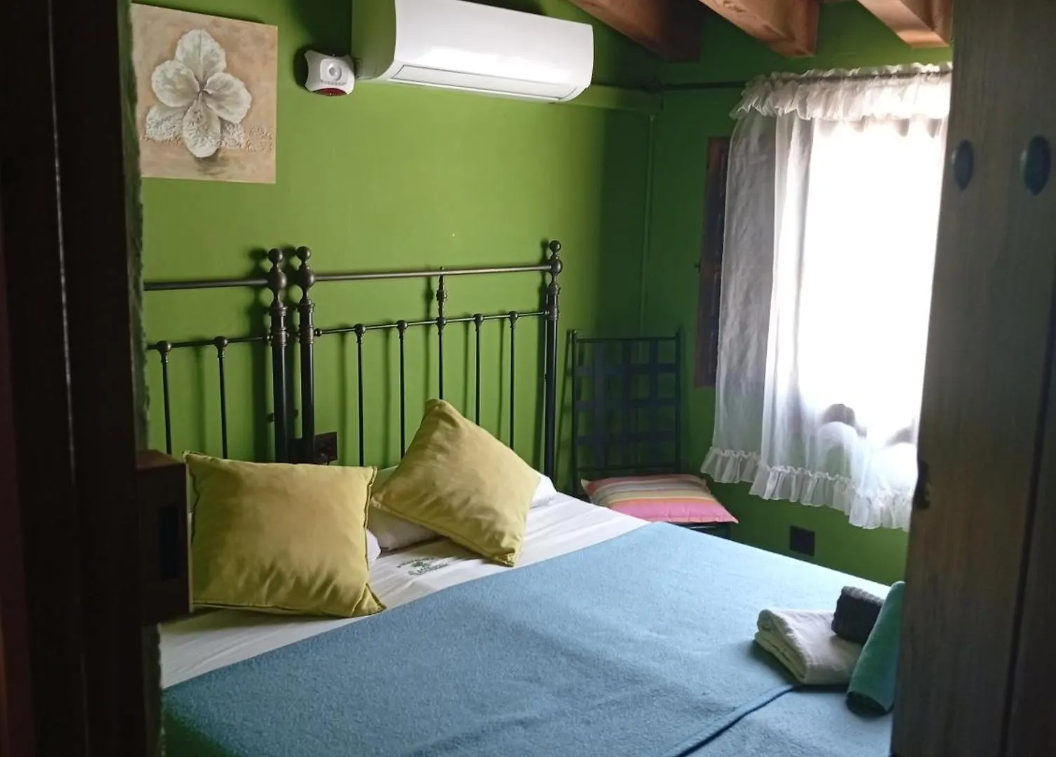 פריחיליאנה B&B The Lost Village El Acebuchal 3*,  ספרד