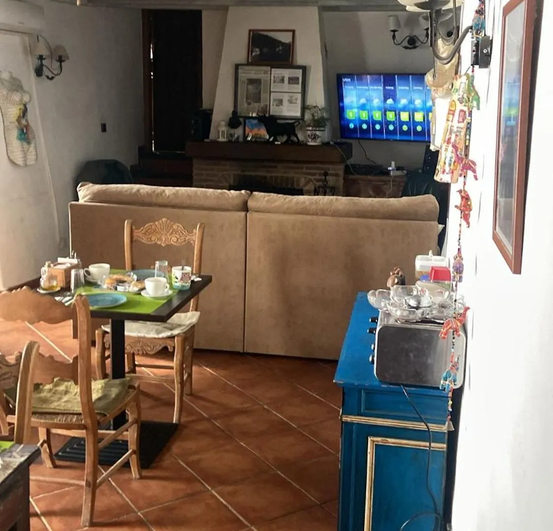 פריחיליאנה B&B The Lost Village El Acebuchal לינה וארוחת בוקר